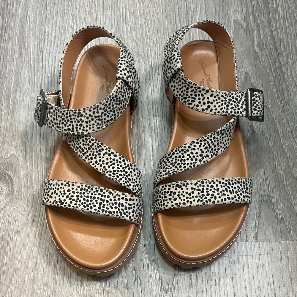 Universal Thread Black and White Strappy Sandals